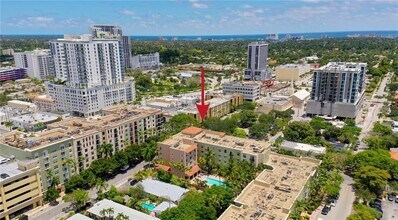 1900 Van Buren St in Hollywood, FL - Foto de edificio - Building Photo