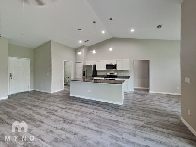 7429 W Cameo Cir in North Port, FL - Building Photo - Building Photo