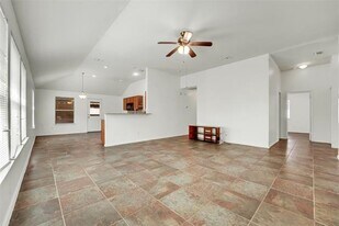 8112 Autumn Creek Trail in Fort Worth, TX - Building Photo