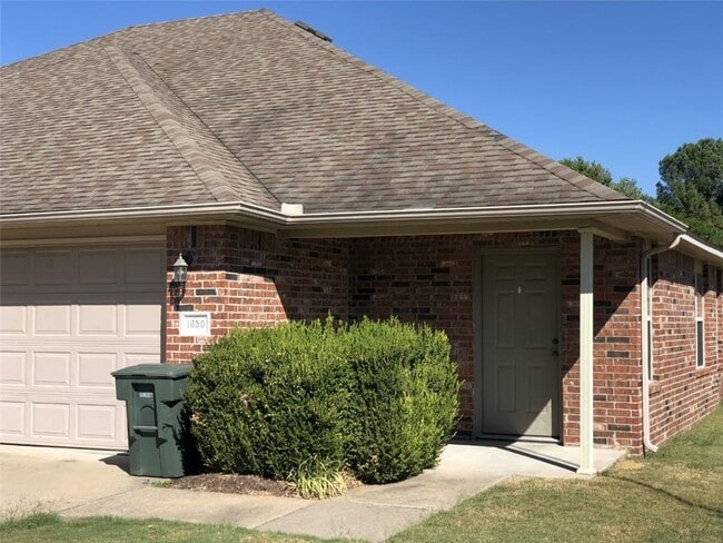 property at 1650 Willowbrook Dr