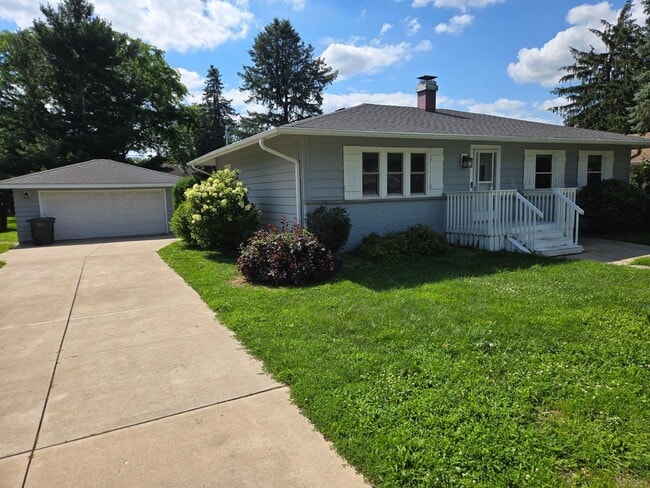 property at 1032 Bonnie Brae Ln