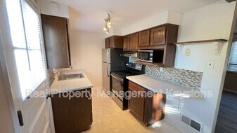 5114 Caste Dr in Pittsburgh, PA - Building Photo