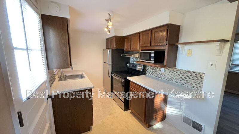 5114 Caste Dr in Pittsburgh, PA - Building Photo