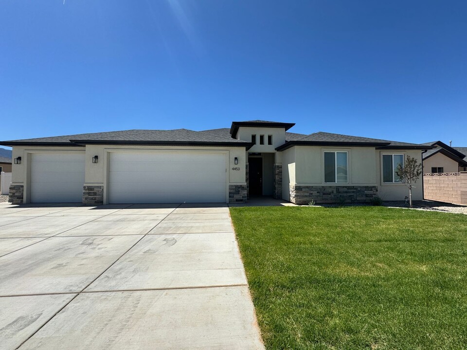 4453 W 275 N in Cedar City, UT - Building Photo