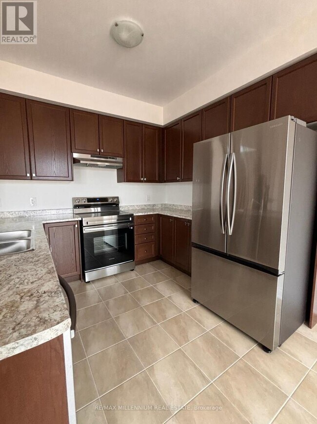 11 Mission St in Wasaga Beach, ON - Building Photo - Building Photo