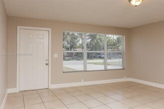 1425 NE 29th St in Pompano Beach, FL - Foto de edificio - Building Photo