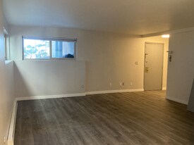 2415 8th Ave N in Seattle, WA - Building Photo