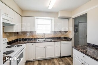 2261 NW 172nd Terrace in Miami Gardens, FL - Building Photo - Building Photo