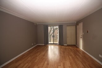 5406 Chateau Dr in Rolling Meadows, IL - Building Photo - Building Photo