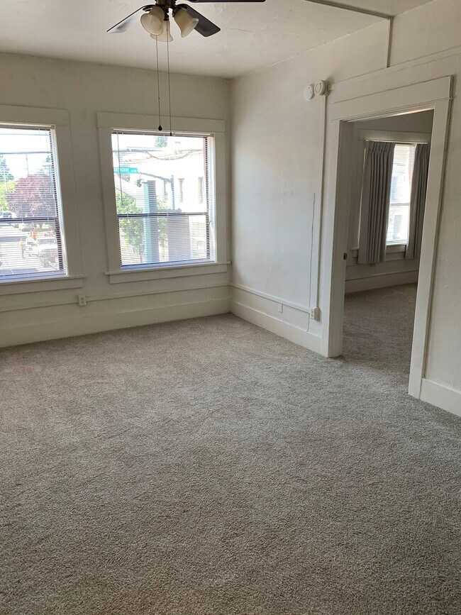 3701 SE Hawthorne Blvd Rentals in Portland, OR