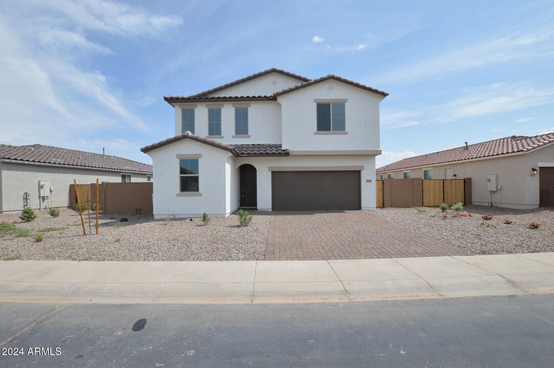 2031 E Escondido Pl in Casa Grande, AZ - Building Photo