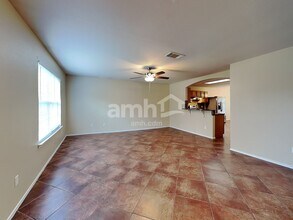 216 Fall Creek Dr in Kyle, TX - Foto de edificio - Building Photo