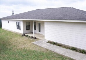 1105 Advance St in San Marcos, TX - Building Photo