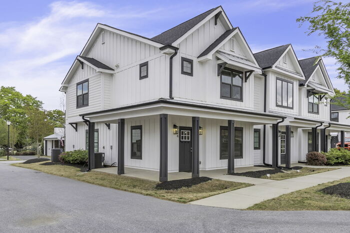 140 Cox St in Travelers Rest, SC - Building Photo