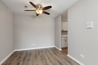 1484 Stonebridge Cir in Wheaton, IL - Building Photo - Building Photo