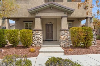 10321 Howling Coyote Ave in Las Vegas, NV - Building Photo - Building Photo
