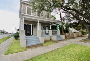 901 Broadway Avenue J in Galveston, TX - Building Photo