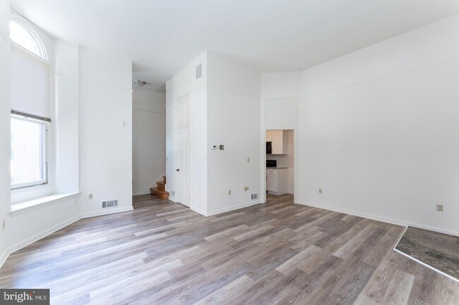 2032 Walnut St-Unit -2032 in Philadelphia, PA - Building Photo - Building Photo