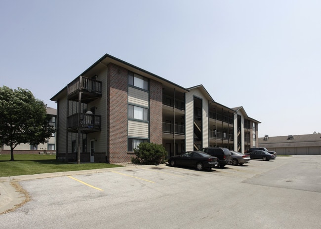 Keystone Park Apartments - Benson in Omaha, NE - Foto de edificio - Building Photo