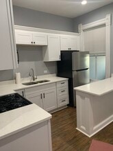 2309 S Leavitt St, Unit 1st floor in Chicago, IL - Foto de edificio - Building Photo