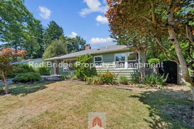 5025 SW Illinois St in Portland, OR - Building Photo - Building Photo