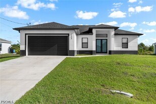 2608 25th St W in Lehigh Acres, FL - Building Photo