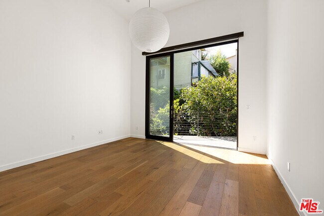 6348 Primrose Ave in Los Angeles, CA - Building Photo - Building Photo