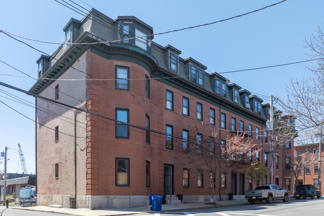 16 Beacon ST in Chelsea, MA - Foto de edificio