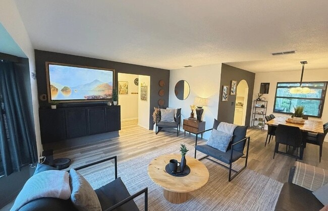 208 Wellington Dr in Daytona Beach, FL - Building Photo - Building Photo