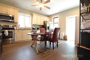 136 Brooks St, Unit 1 in Boston, MA - Building Photo
