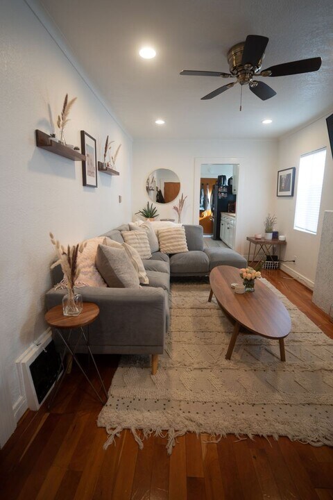 2840 S Mansfield Ave in Los Angeles, CA - Building Photo