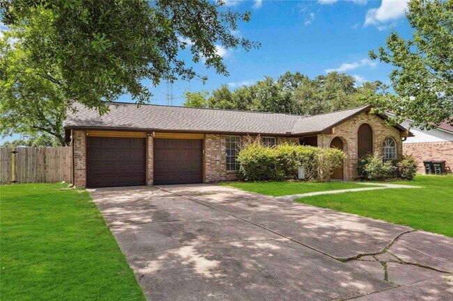 3611 Drawbridge Dr in Humble, TX - Foto de edificio - Building Photo