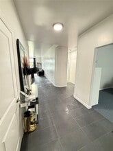 192 Flower Rd in Shirley, NY - Building Photo - Building Photo