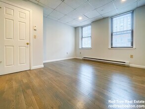 77 Park Dr, Unit B in Boston, MA - Foto de edificio - Building Photo