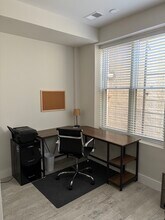 2556 University Pl NW, Unit 2 in Washington, DC - Foto de edificio - Building Photo