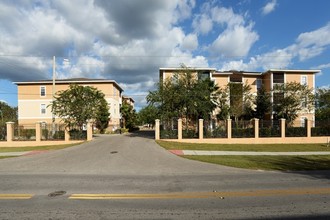 Tampa Palms in Tampa, FL - Building Photo - Building Photo