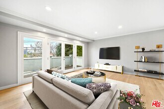 11423 Sunshine Terrace in Los Angeles, CA - Building Photo - Building Photo