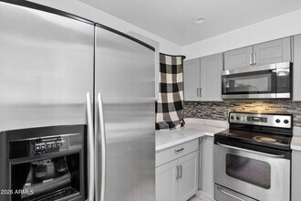 2925 N 38th St in Phoenix, AZ - Building Photo - Building Photo