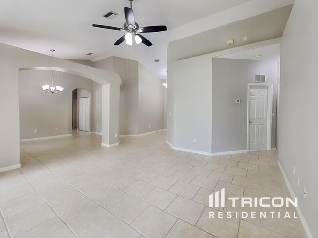 24 Royal Palm Ln in Palm Coast, FL - Building Photo - Building Photo