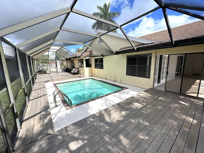 1095 NW 19th Terrace in Delray Beach, FL - Building Photo - Building Photo