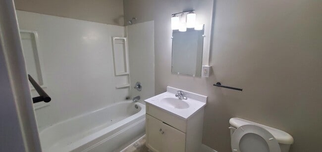 527 Tedesco St, Unit 2 in St. Paul, MN - Building Photo - Building Photo