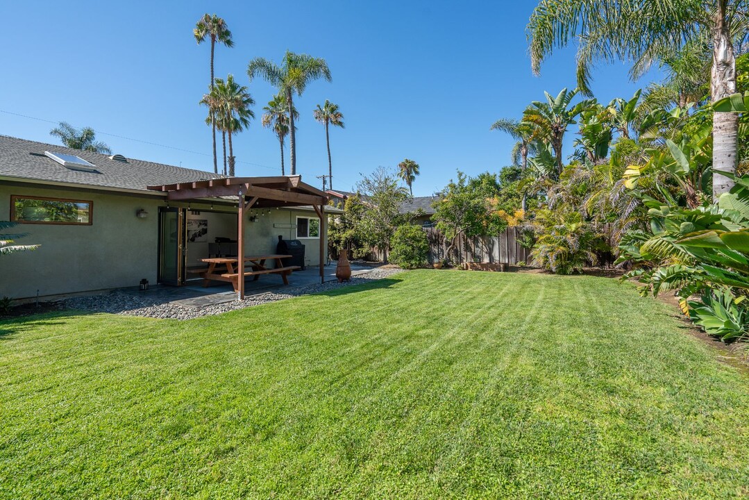 1939 Park Crest Dr in Encinitas, CA - Foto de edificio