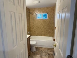 36 Edgewater Dr in Mastic Beach, NY - Building Photo - Building Photo