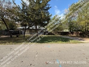 209 Pecan St in Waxahachie, TX - Building Photo - Building Photo