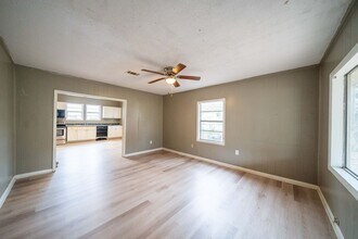 807 Walnut St in Conway, AR - Building Photo - Building Photo