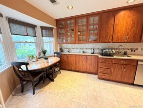 21 Manors Dr in Jericho, NY - Building Photo - Building Photo