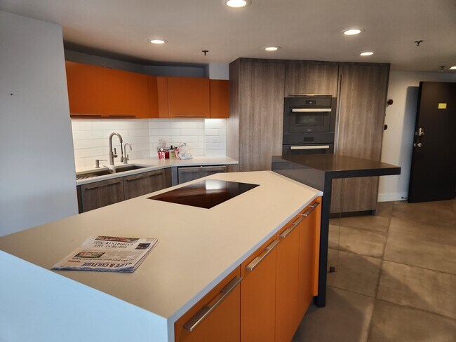 100 Park Ave W, Unit #1606 in Denver, CO - Foto de edificio - Building Photo