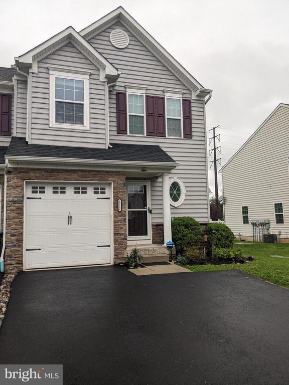 property at 1722 Lydia Dr