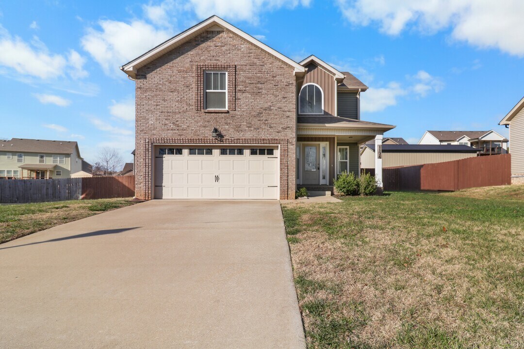 1176 Elizabeth Ln in Clarksville, TN - Building Photo