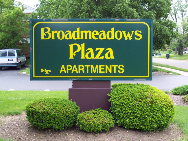 500 - BROAD MEADOWS PLAZA in Columbus, OH - Foto de edificio - Building Photo